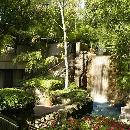 Sheraton Centre Toronto Hotel Exterior photo